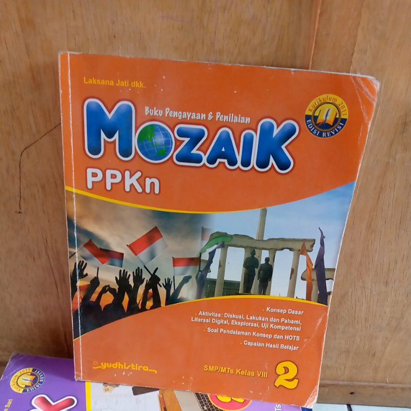 BUKU MOZAIK PPKN UNTUK SMP KELAS 2