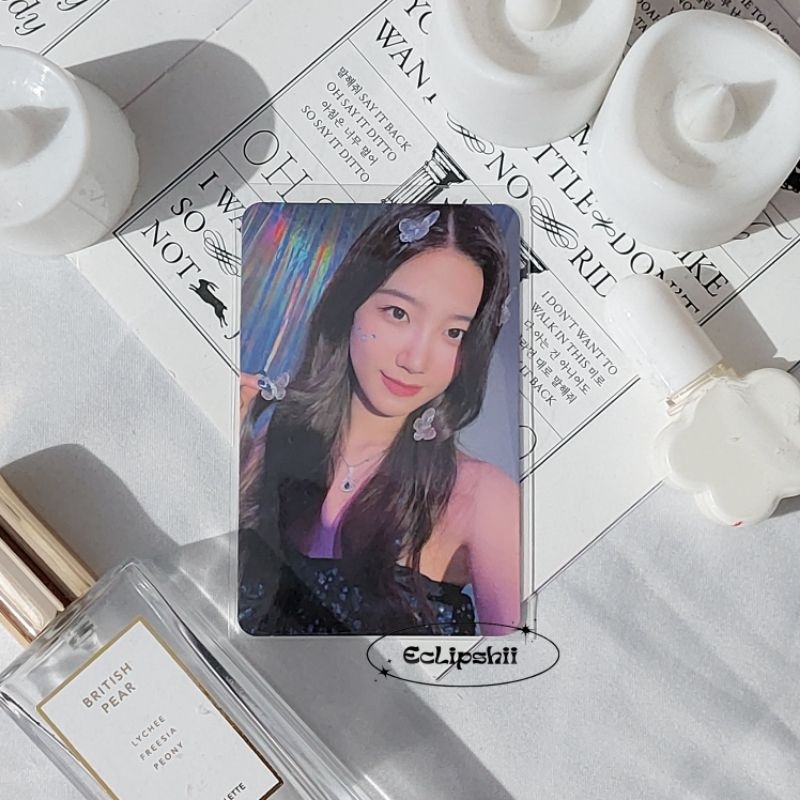 Photocard Kazuha Nabi opal antifragile Lee sserafim.