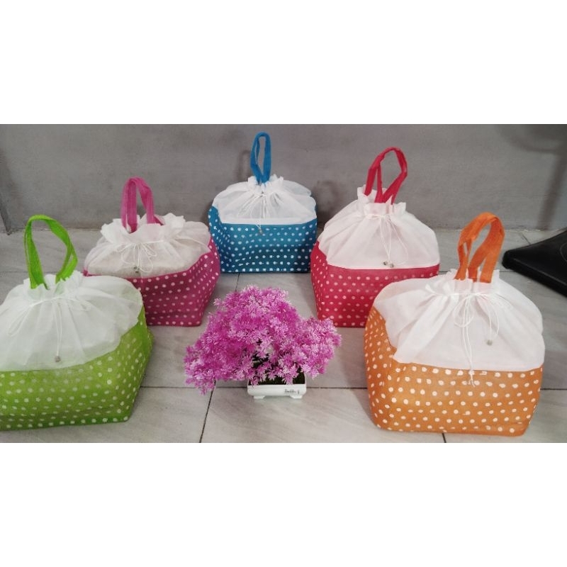 

TAS HAJATAN SERUT MOTIF POLKADOT spunbond