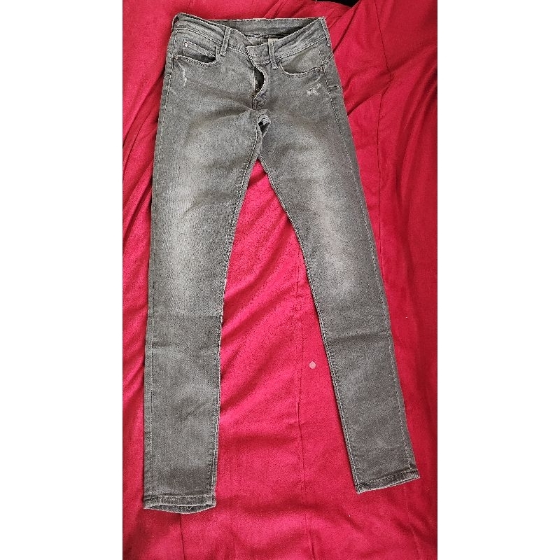 Preloved Celana jeans wanita  H&m