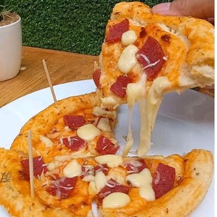 

Pizza Medium 18cm Prozen, super enak dengan beef premium taburan keju mozarella