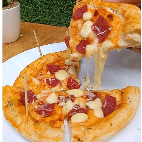 

PIZZA JUMBO 20CM Super yummy dengan toping beef premium