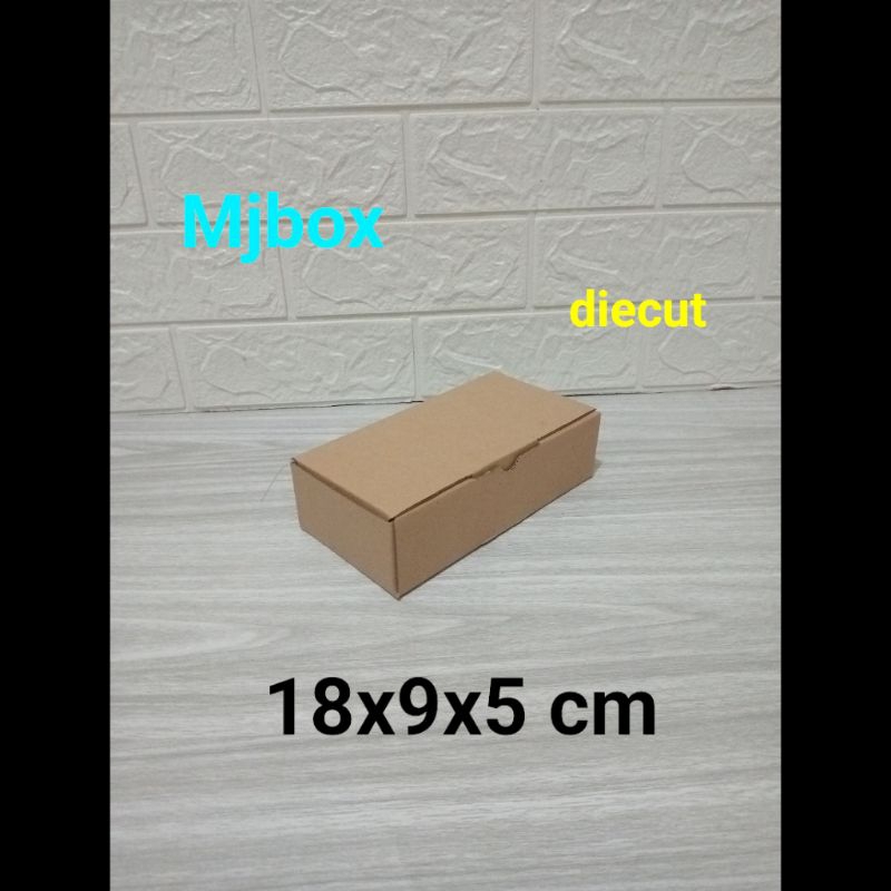

kardus karton uk, 18x9x5 cm... die cut dus packing souvernir dll, model box pizza