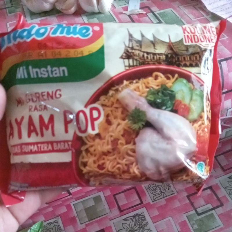 

indomie goreng ayam pop