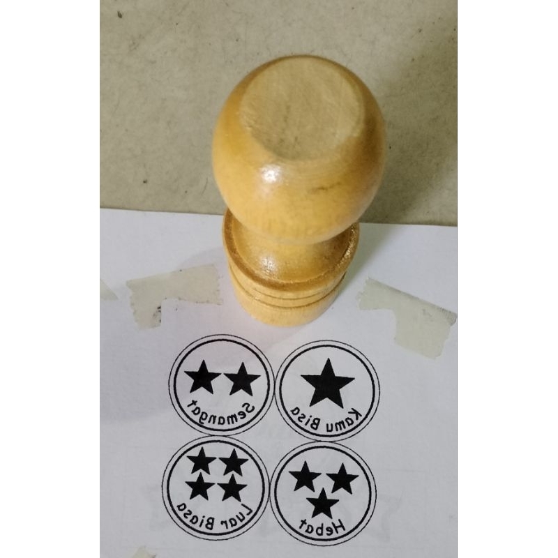 

STEMPEL KOSTUM BINTANG BAHAN RUNAL FLEK GAGANG KAYU