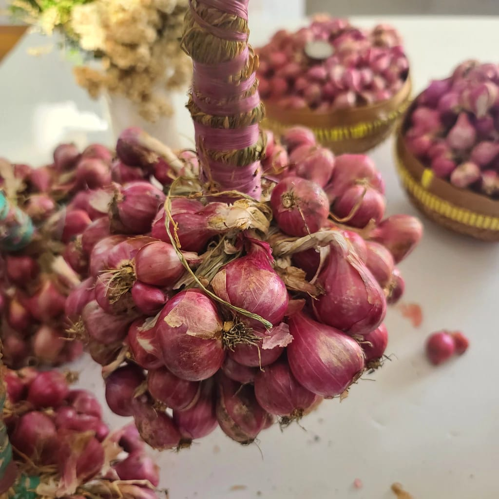 

BAWANG MERAH - 1KG - BAWANG MERAH KERING - FRESH - BRAMBANG SUPER - LOKAL - BAHAN MAKANAN - SEMBAKO - PERLENGKAP MASAKAN