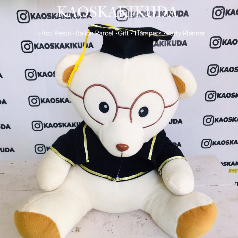 Boneka wisuda ukuran sedang