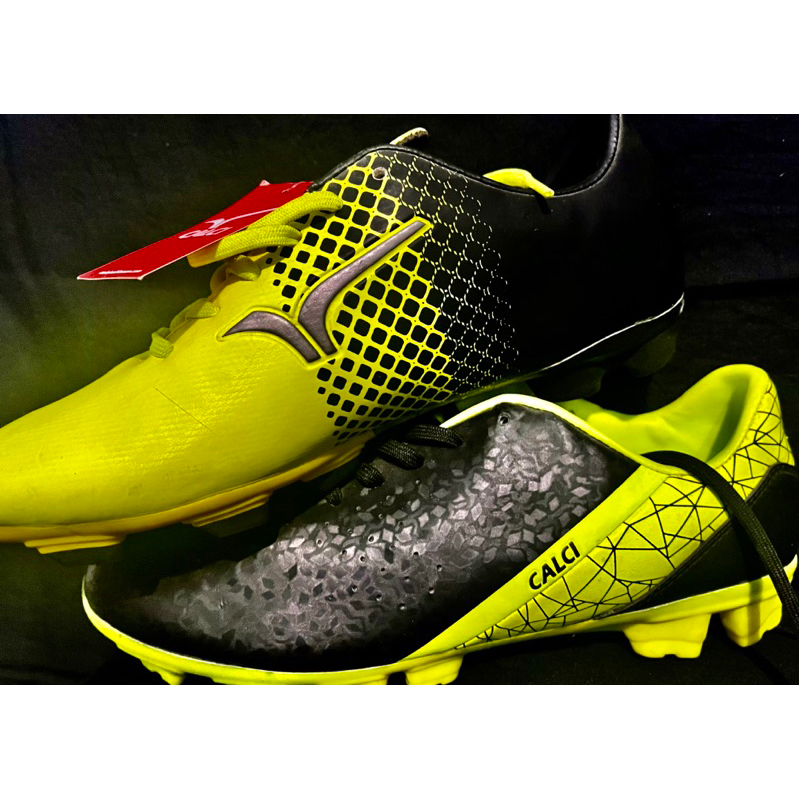 SEPATU BOLA CALCI