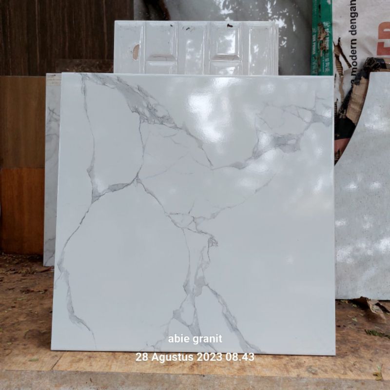 keramik lantai ikad 50x50 motif carara