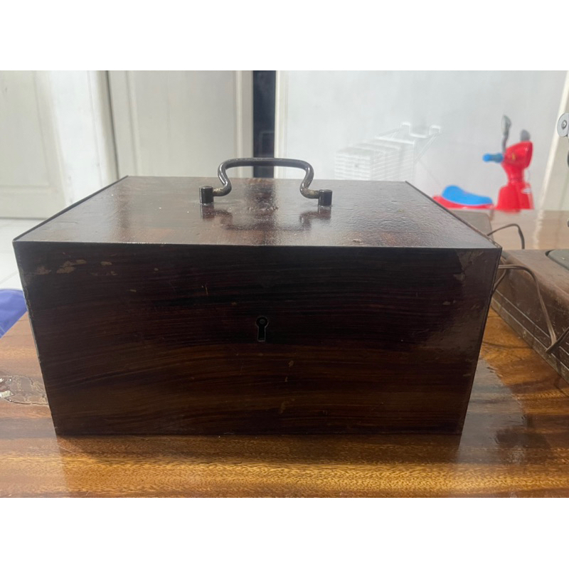 kotak brangkas perhiasan besi jadul vintage klasik lengkap kunci