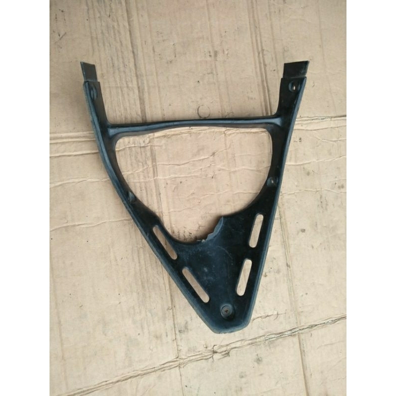 v grill sambungan sayap fairing bawah honda nsr150 r bekas original