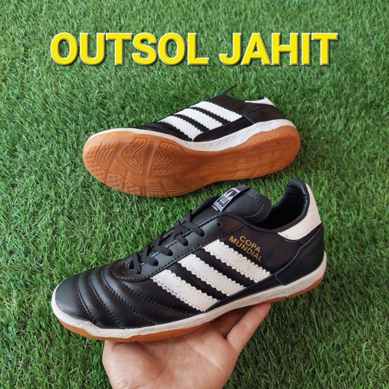 Sepatu futsal adds kulit asli / sepatu futsal sol jahit