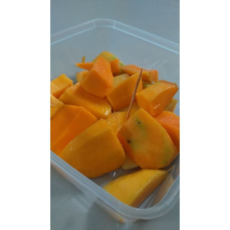BUAH MANGGA POTONG