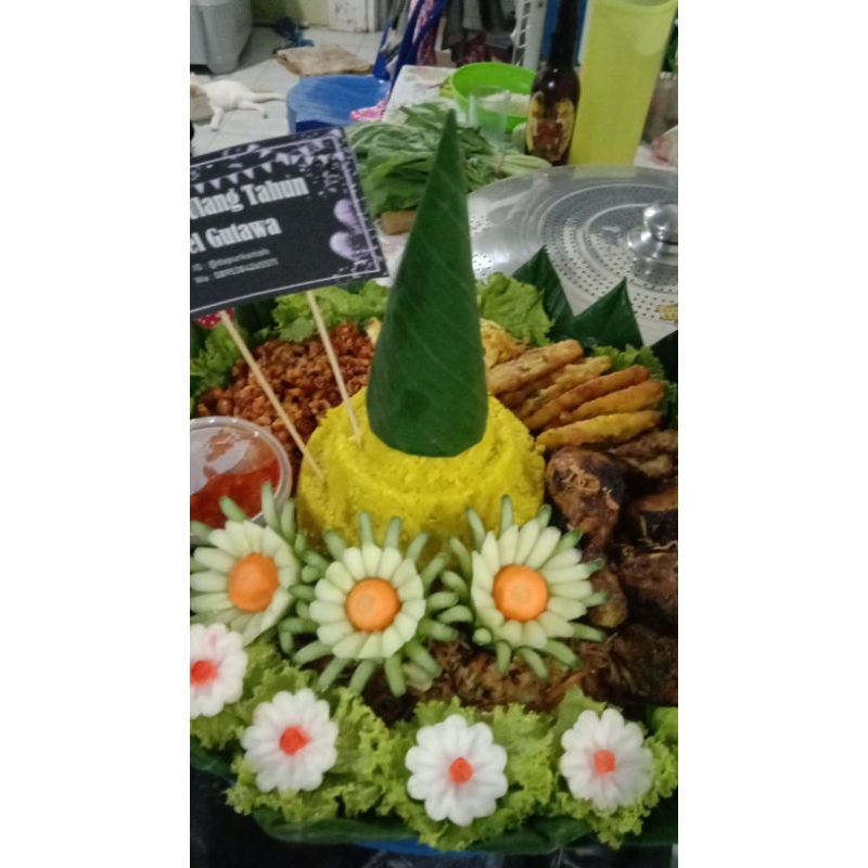

nasi tumpeng