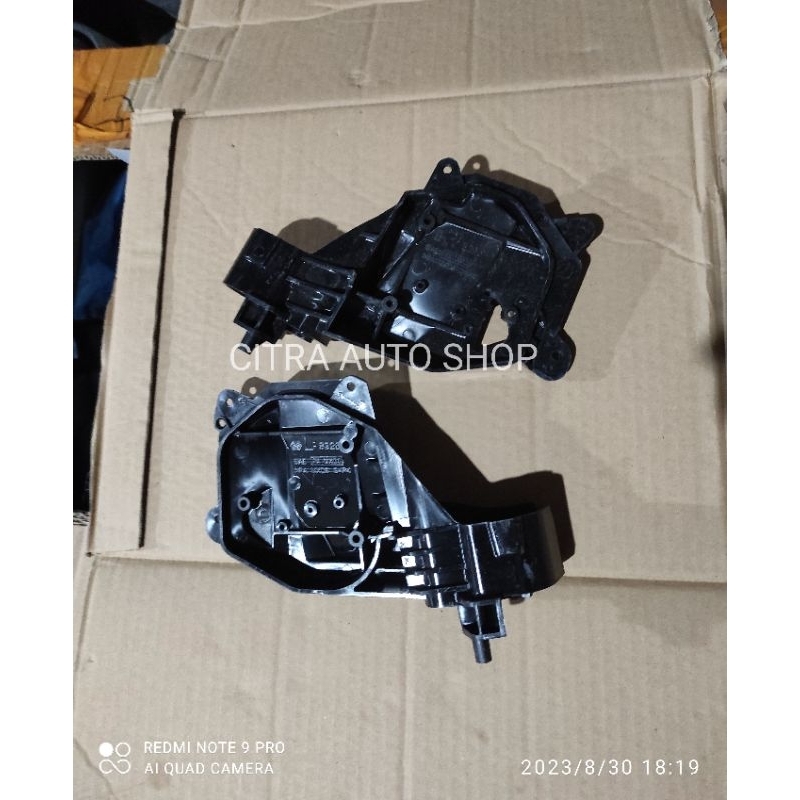 Breket Dudukan Retract Spion Honda Freed Sepasang