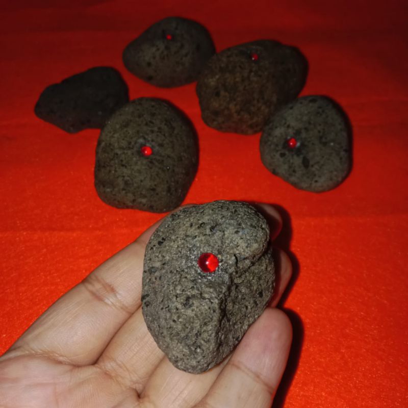 Batu bermustika geliga lipan antik hiasan