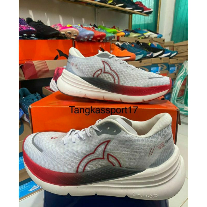 Sepatu Lari Ortuseight Hyperblast Evo