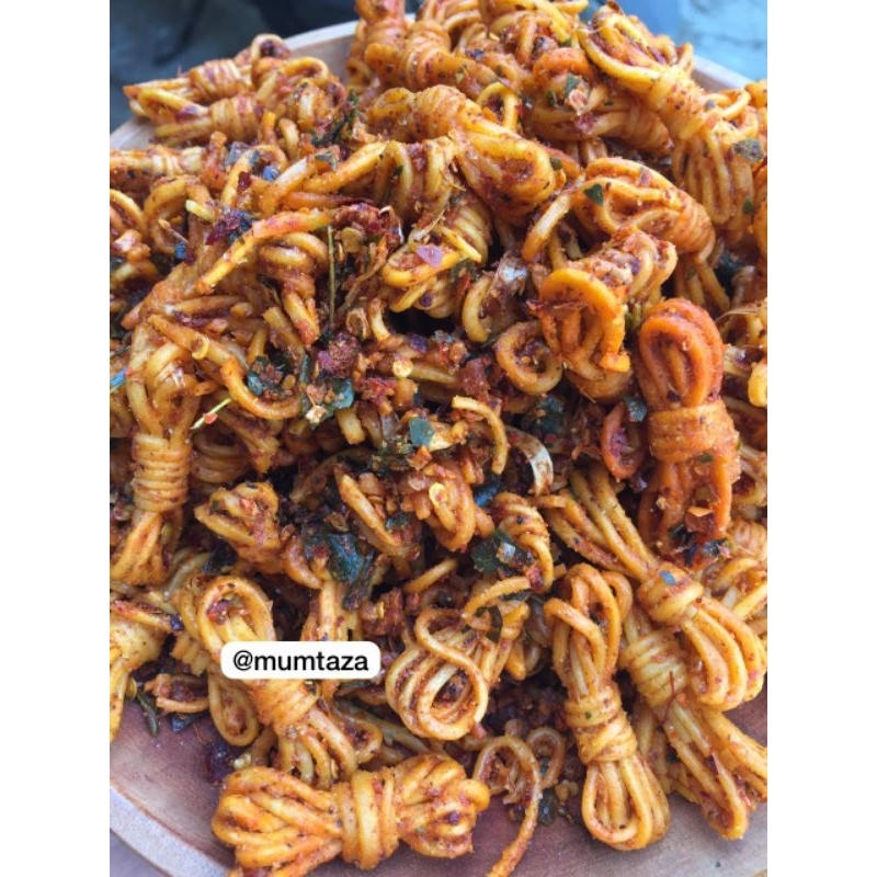 

Mie Gulung pedas daun jeruk, krupuk mie pedas daun jeruk