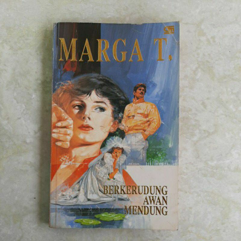 Marga T. berkerudung awan mendung