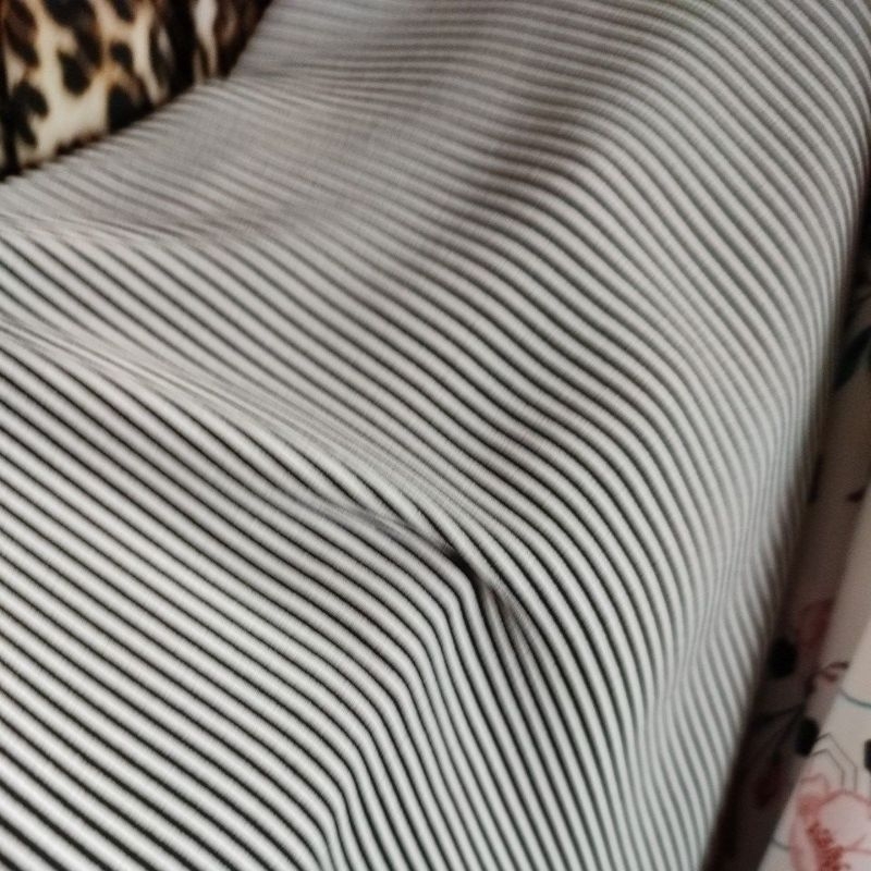 Kain ceruty zara crepe motif salur   akb- bahan ceruti Zara motif - crepe premium