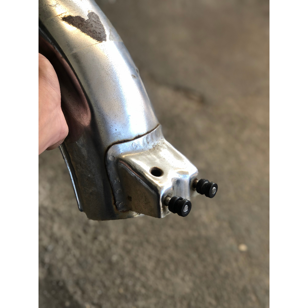 Karet Ganjal Selebor Belakang CB Karet Body Ganjel Spakbor Belakang CB100 CB125 Penahan Body