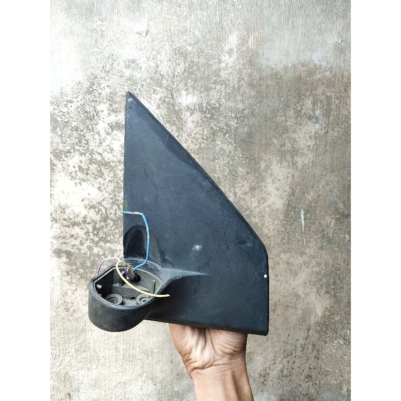 kaki dudukan spion kanan Isuzu Panther Kapsul LV LM LS Kanan bekas Original Copotan