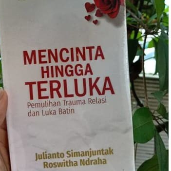 

Buku Mencintai Hingga terluka-Julianto Simanjutak