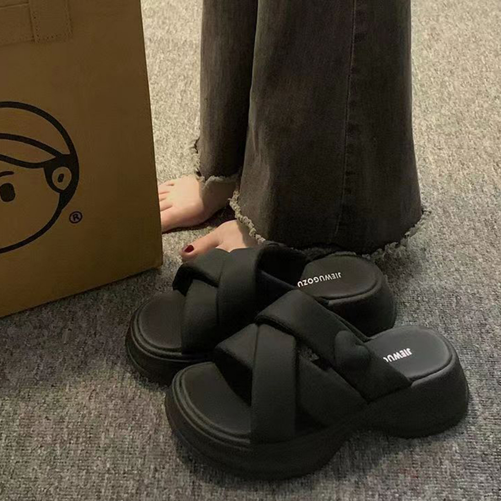 impor Sendal wanita terbaru jelly karet sandal slop flat rumahan empuk elastis sendal anti slip