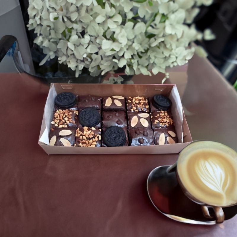 

Fudgy brownies ukuran 20x10cm