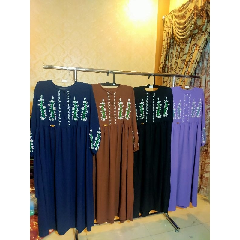 Gamis bordir bunga polos terbaru bahan Crinkle airflow setrip 042