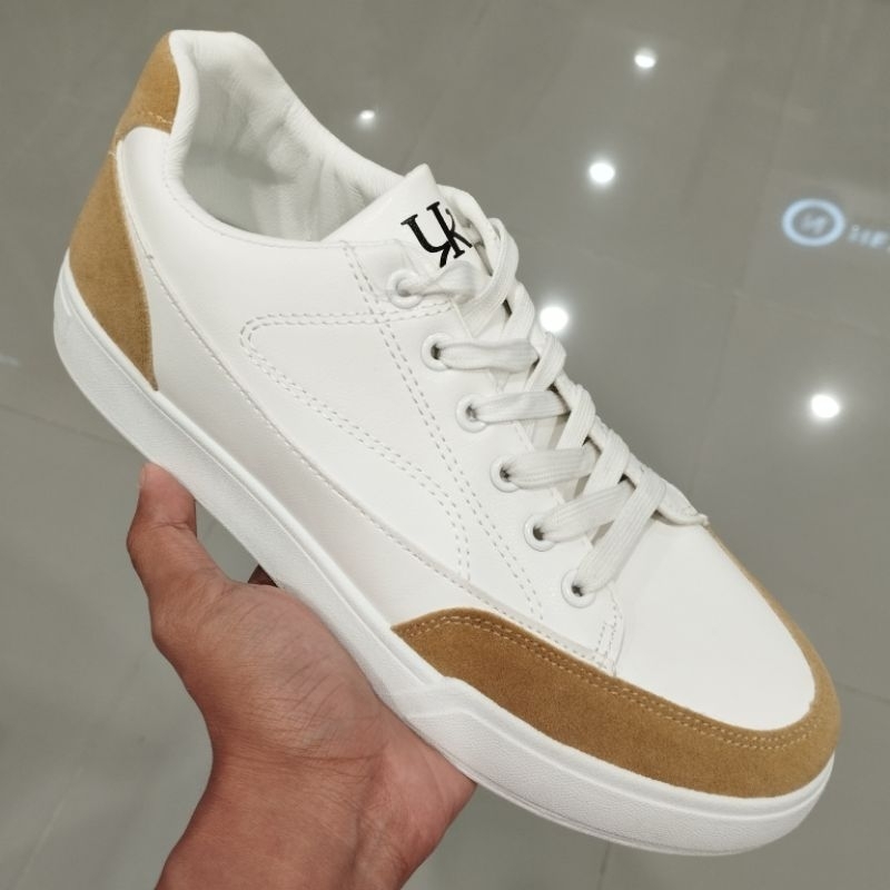 Yongki Komaladi Sneakers Casual Pria