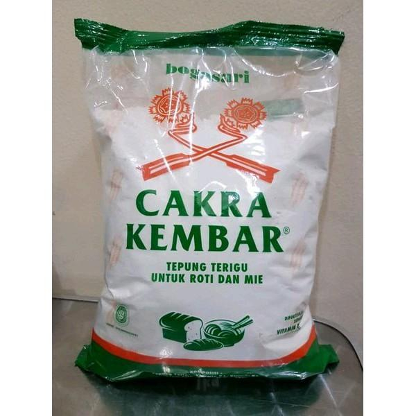 

Bogasari Cakra Kembar Tepung Terigu Protein Tinggi 1 Kg Halal