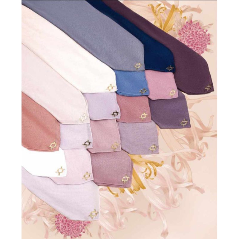 Lyra Scarf Wearing Klamby  (Scarf Polos)