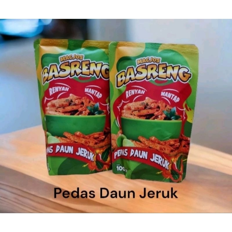 

Snack Baso Goreng Basreng Macjos rasa pedas daun jeruk