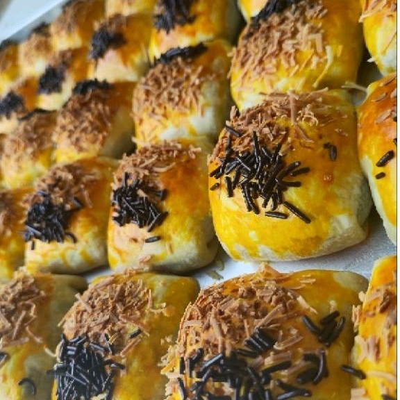 

BOLEN PISANG COKLAT TAKI BAKERY SUMEDANG BEST SELLER