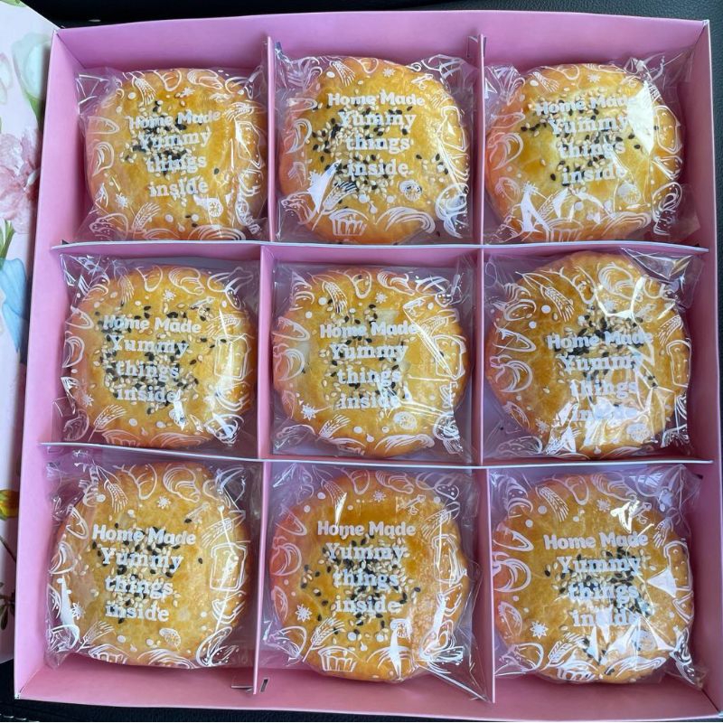 

Orchids Pia Madu Kacang Hijau (1 box isi 9pcs) Oleh Oleh Bingkisan Parcel Mooncake Hampers Christmas Ulang Tahun Seserahan Tunangan Tingjing Kue Natal Idul Fitri mlek Tahun Baru China Surabaya