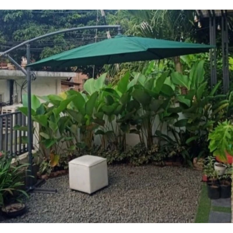 payung tenda gamtung / payung taman outdoor resto .