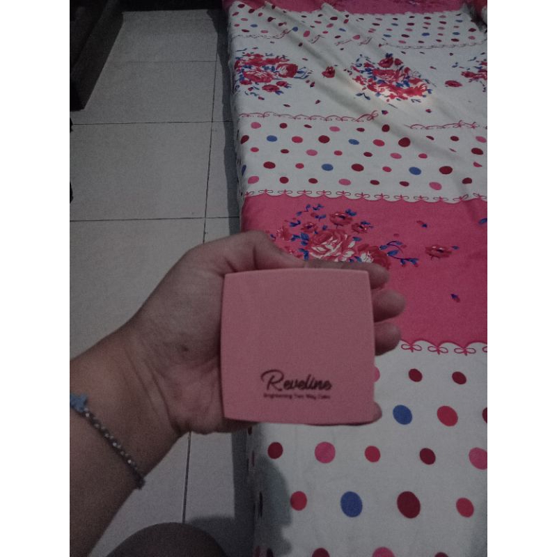 Preloved Reveline Two Way Cake