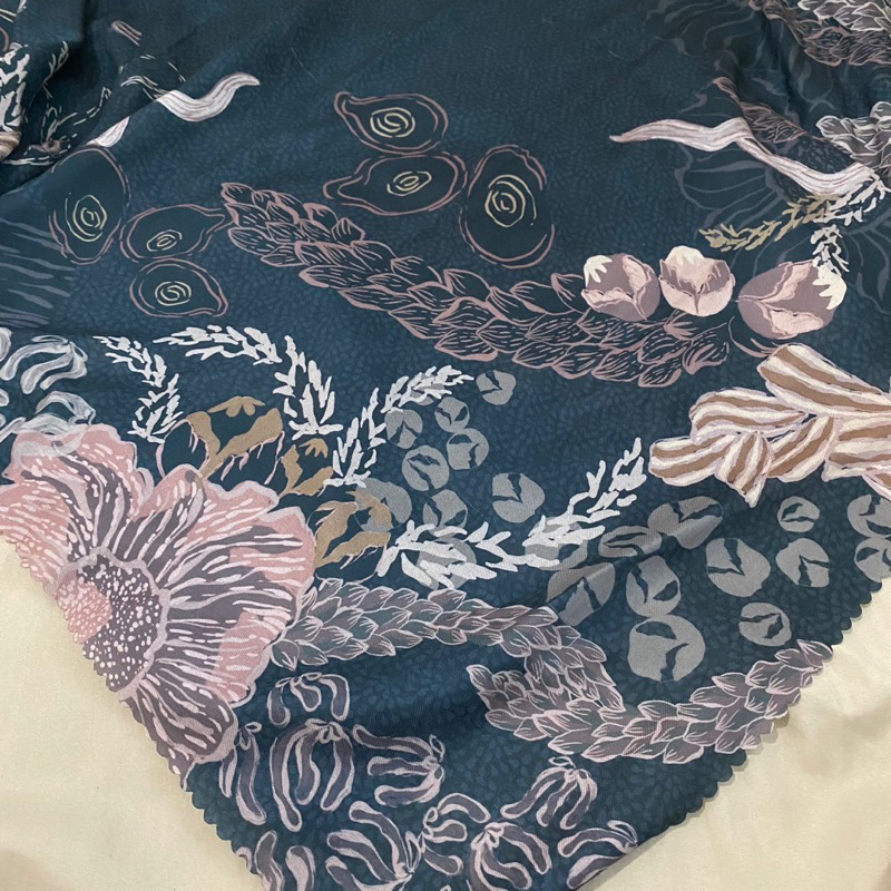 WEARING KLAMBY KANA SCARF