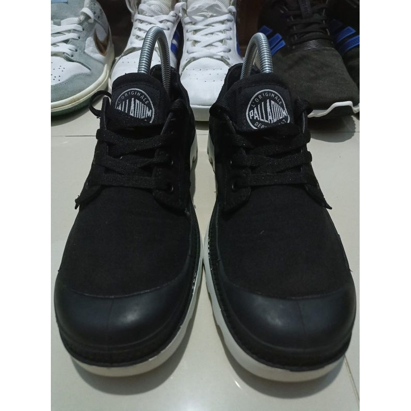 Preloved Palladium Depuis 1947 Size 41 insole 26 Cm