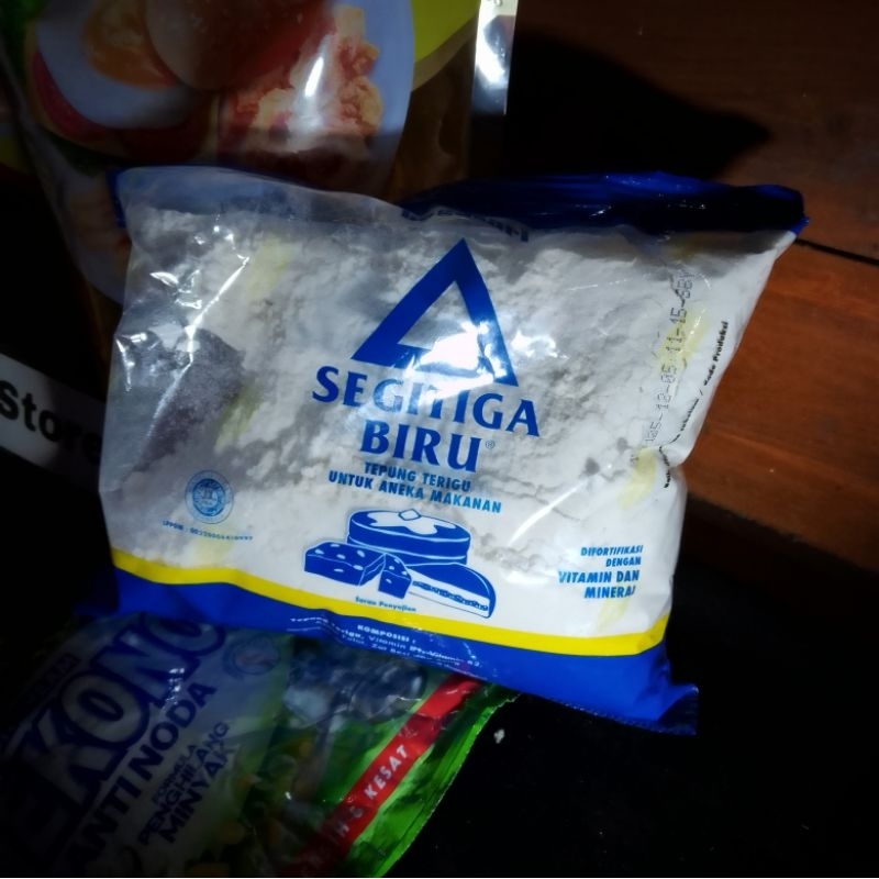 

Tepung Terigu segitiga biru 500gr