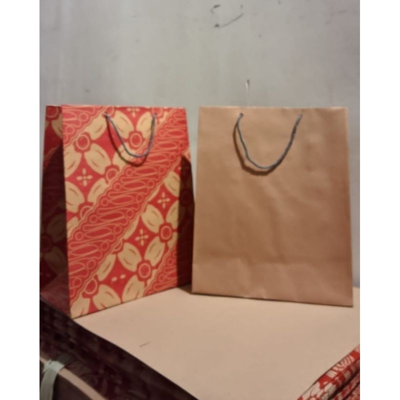 

PAPER BAG R6 20X25X11CM TAS HAJATAN ASUL-ASUL KRAF DAN MOTIF 1 IKAT (120PCS)
