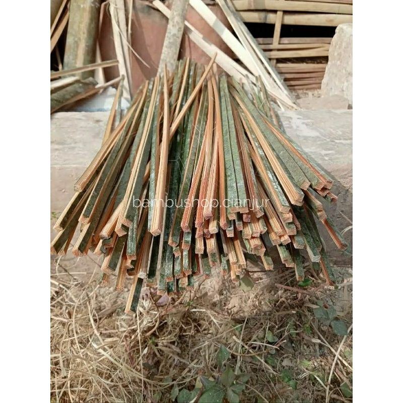 100 Batang Bambu Bahan Layangan Belum di serut mentahan bambu petung