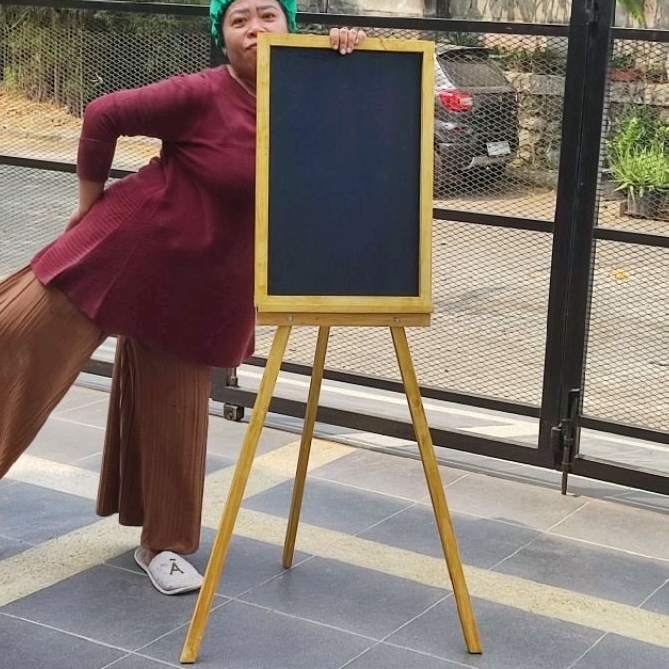 

Papan Tulis Kapur Blackboard + Stand Tinggi Ukuran 40 x 60 Untuk Acara Lamaran / Nikahan / Signboard