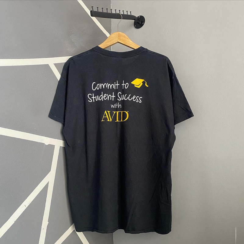 TSHIRT AVID GILDAN TAG