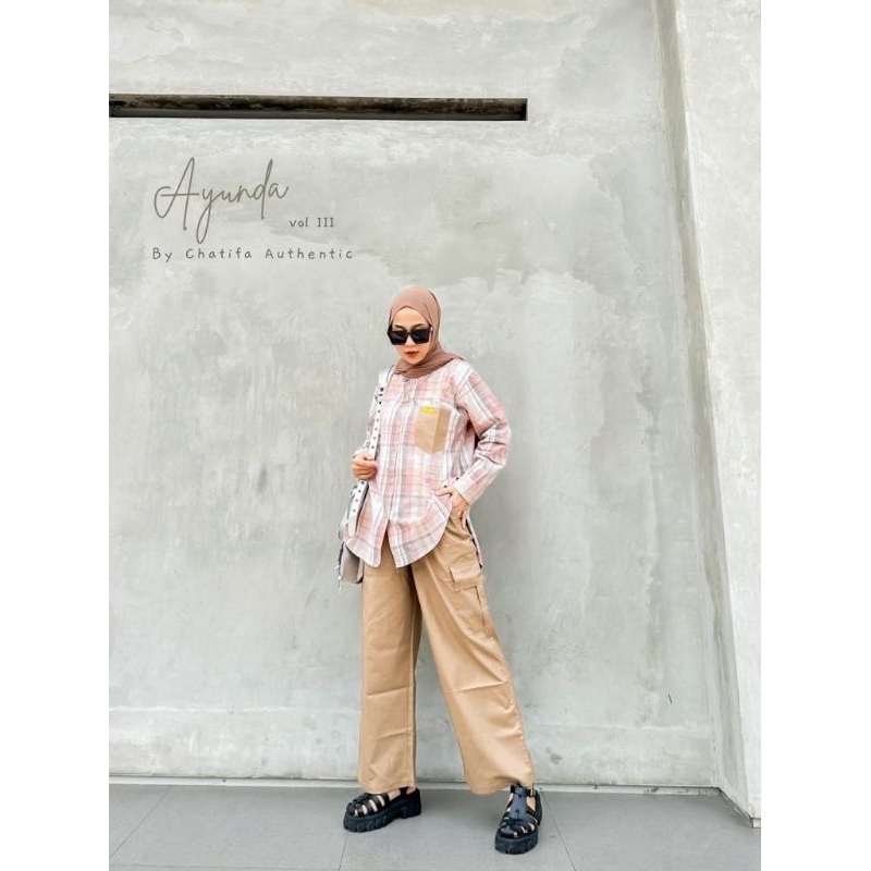 set celana cargo wanita dan kemeja kotak kotak wanita by chatifa