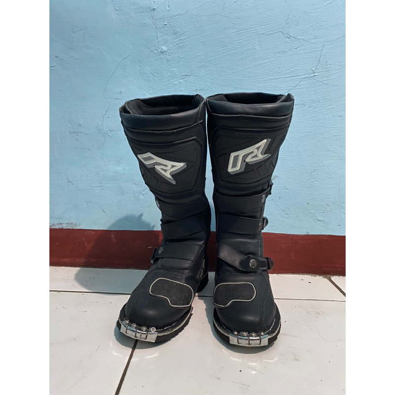 SEPATU CROSS RNL PESANAN