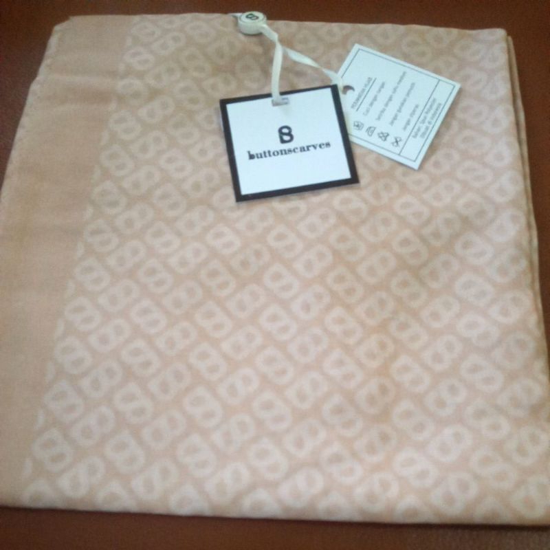 Tapis As Is Buttonscarves New