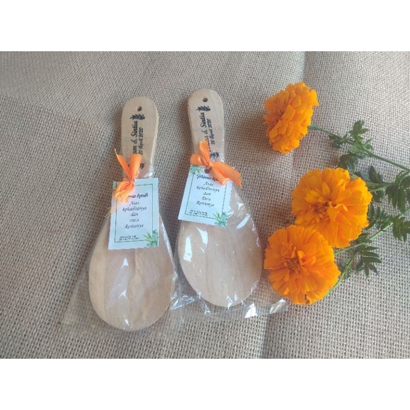 souvenir centong kayu
