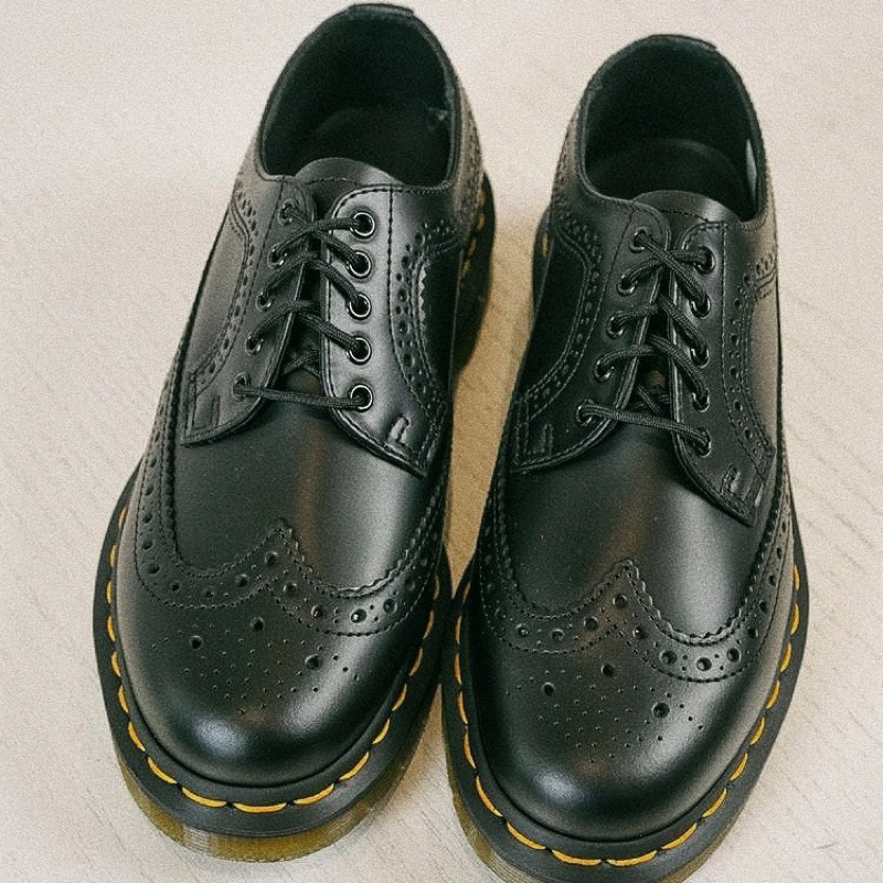 Original Dr martens 3989 brogues wingtip YS (yellow stitch) black smooth